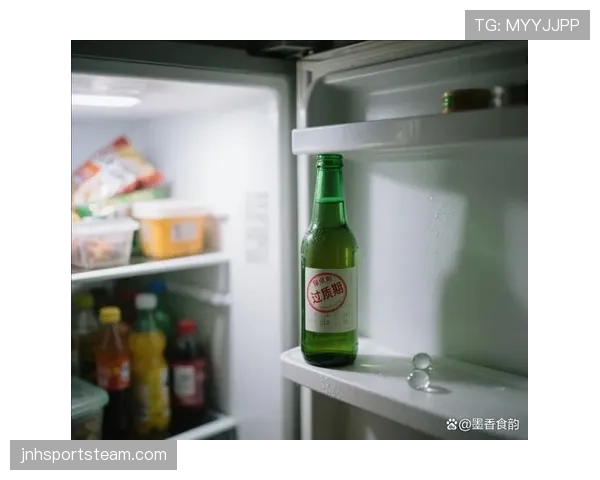 王昶家的冰箱里塞满了能量饮料,训练完直接拿瓶当水喝 王昶家的冰箱里塞满了能量饮料,训练完直接拿瓶当水喝